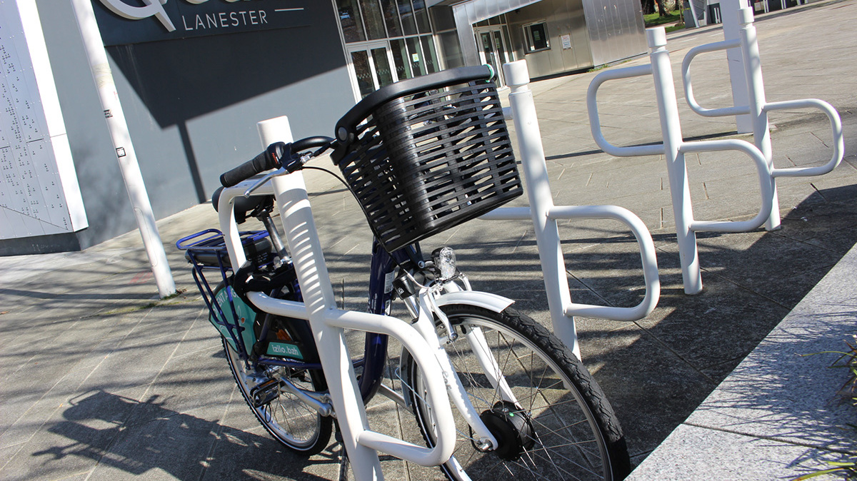 arceaux vélos devant Quai 9 à Lanester