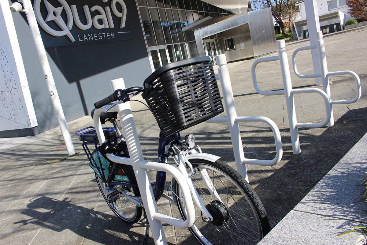 arceaux vélos devant Quai 9 à Lanester