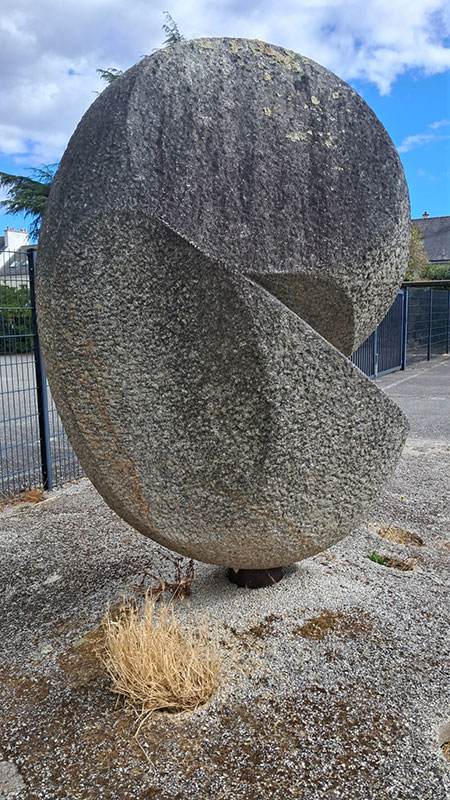 Sculpture au collège Henri Wallon