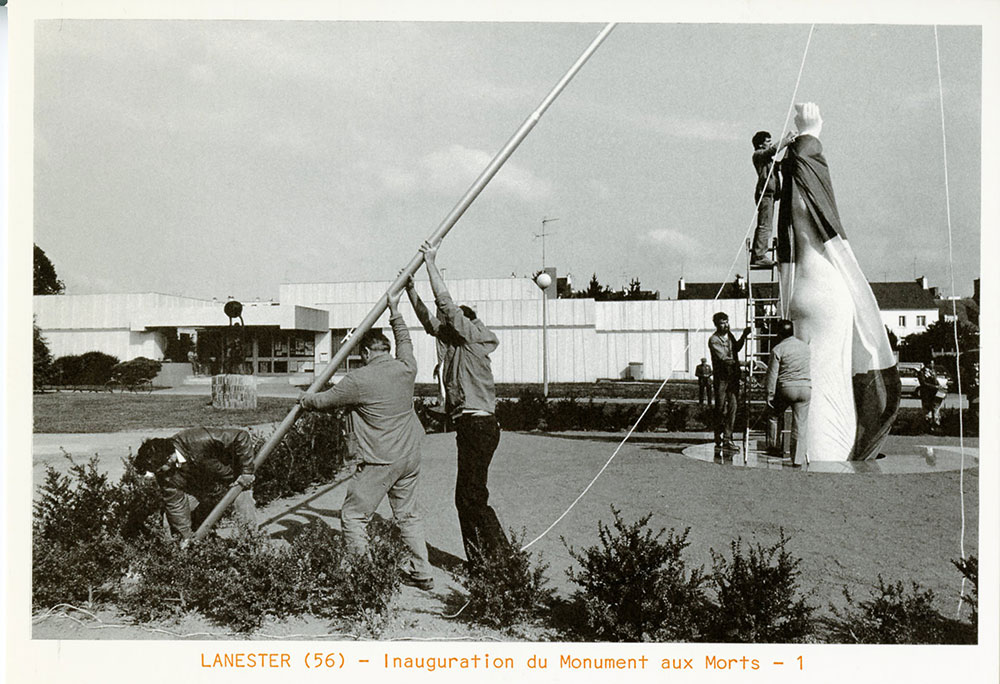 Préparation de l’inauguration Monument aux morts de Lanester