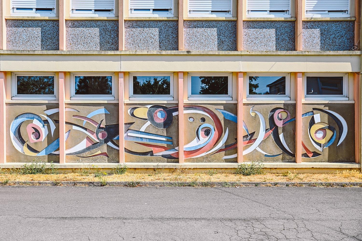 Oeuvre cosmos à l'école Joliot Curie à Lanester